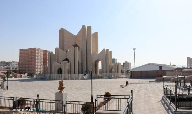 بهره برداری از صفه جنوبی مقبرهالشعرا همزمان با عید غدیرخم بهره برداری از صفه جنوبی مقبرهالشعرا همزمان با عید غدیرخم