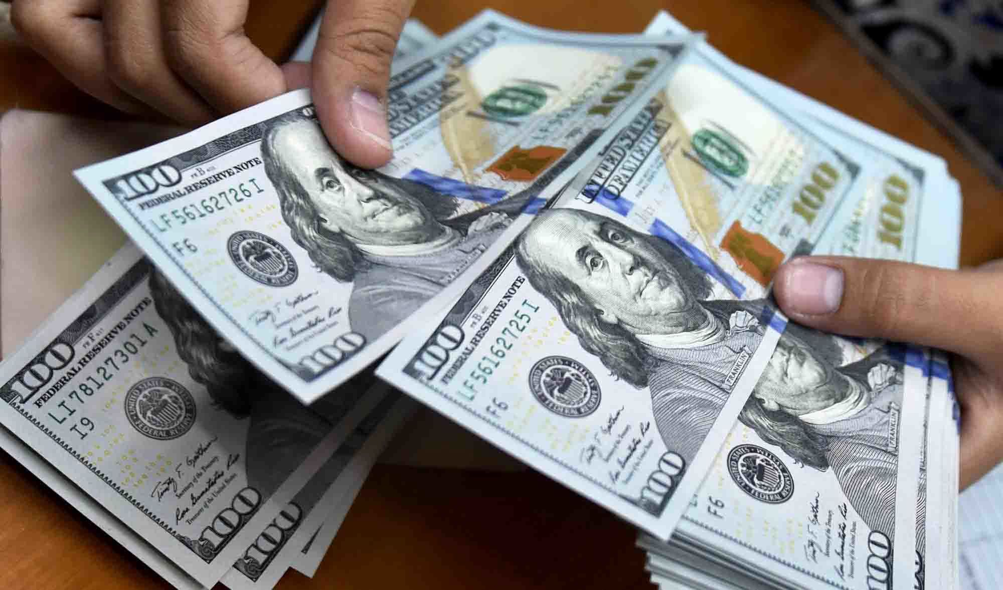 ریسک از دست دادن دارایی برای معامله گران بازار غیررسمی دلار معاملات فردایی ارز ممنوع شد