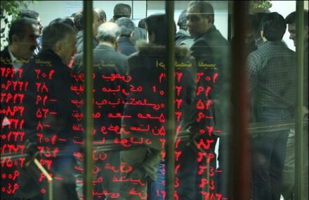 فرابورس میزبان 3 صندوق جدید - افت ارزش و افزایش تعداد سهام معامله شده در بورس - تحلیل گروه کانه های فلزی - بورس امروز 28 فروردین - دلیل حذف نمایش عمق مظنه - ورود شاخص کل به کانال یک میلیون و 300 هزار واحد - سنگین ترین صفوف خرید و فروش امروز