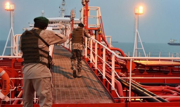 جزئیات شکست آمریکا در دزدی نفت ایران در دریای عمان