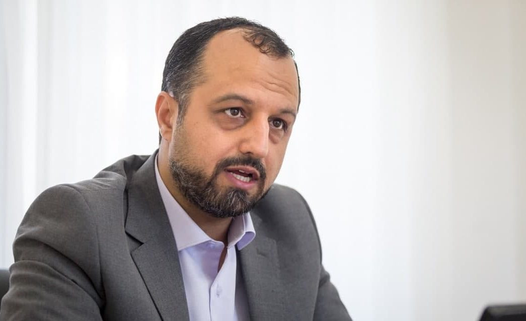 خاندوزی : قرار نیست دست بازانه به سمت تنخواه بانک مرکزی و استقراض برویم