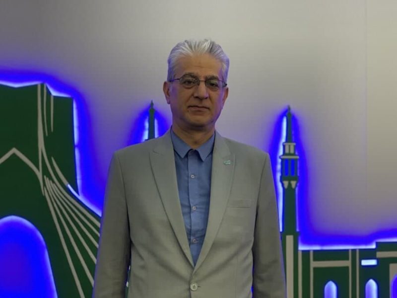 حمایت از سهامداران خرد؛ اولویت دوم سیاست گذاران فردین آقابزرگی: بیش از اندازه به برجام وزن ندهید/ باید تحلیل واقع بینانه داشته باشیم فردین آقابزرگی - نابودی صنعت خودروسازی با رویه کنونی