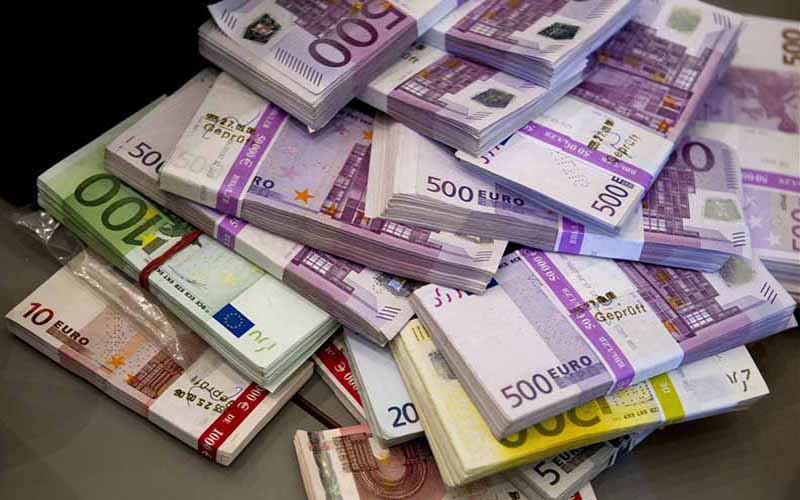 ثبات نرخ دلار و یورو نسبت به روز گذشته در صرافی های بانکی