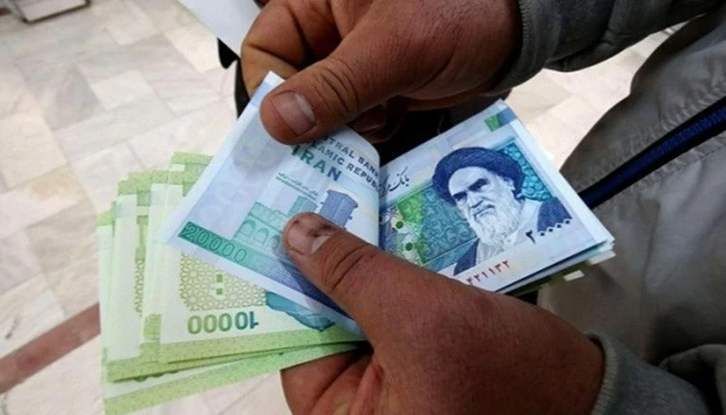 آیا دستمزد کارگران اصلاح می شود؟-حقوق کارگران در کمتر از 20 روز پنج درصد آب رفت!