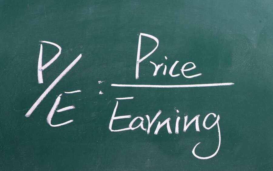p/e و ارزش دلاری بورس به ارقام بی‌سابقه‌ای کاهش پیدا کرده است