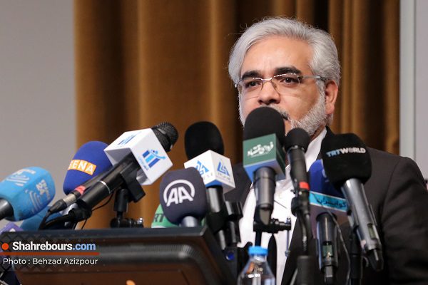 دولت را به فروشنده املاک تبدیل کردیم