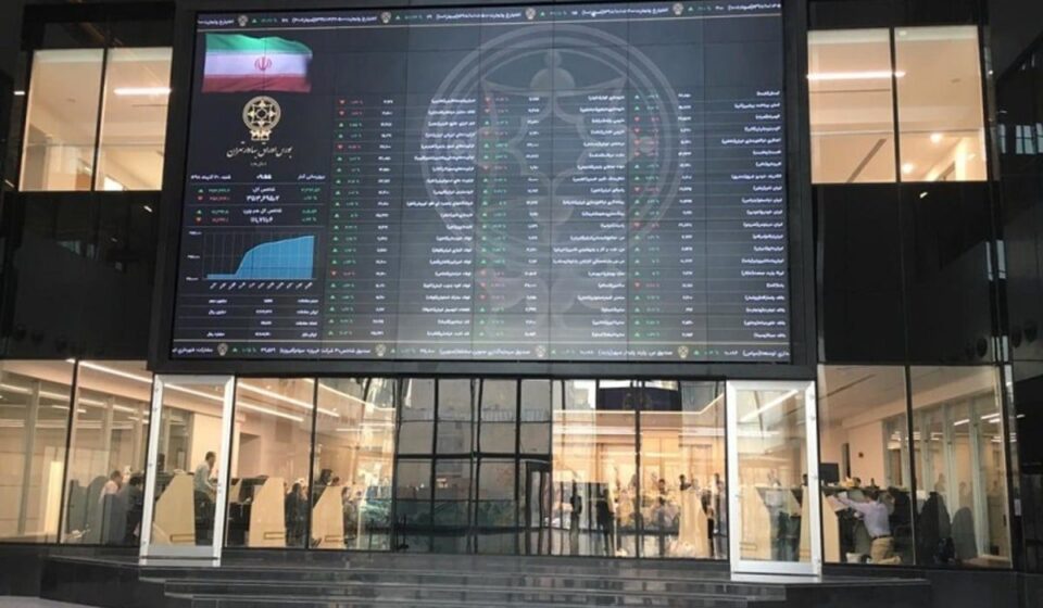 توقف یک نماد دارویی - خروج موقت ۸ شرکت و تمدید تعلیق دو نماد وزارت اقتصاد