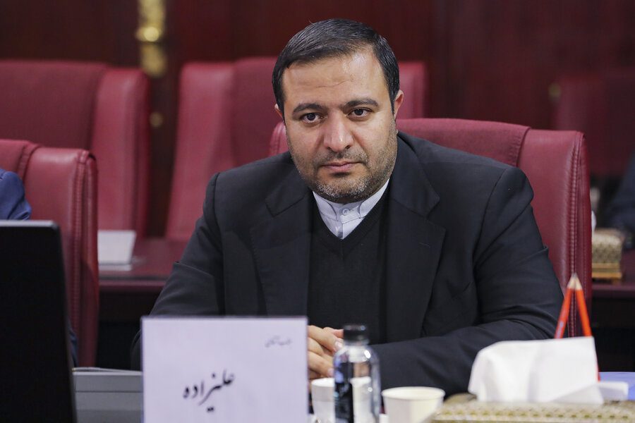 کسی نمی تواند مانع عرضه خودرو در بورس شود