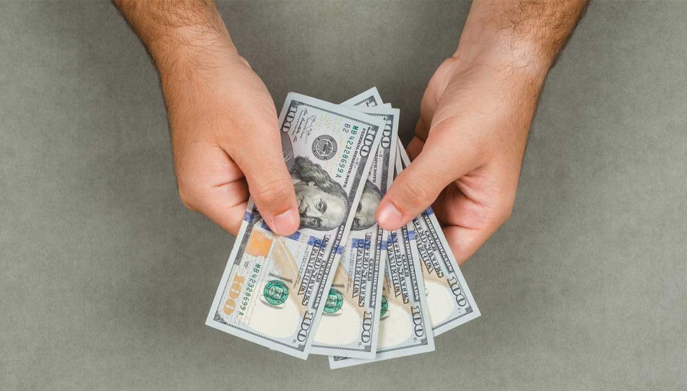 بررسی راه‌ های کسب سود در بازار دلار