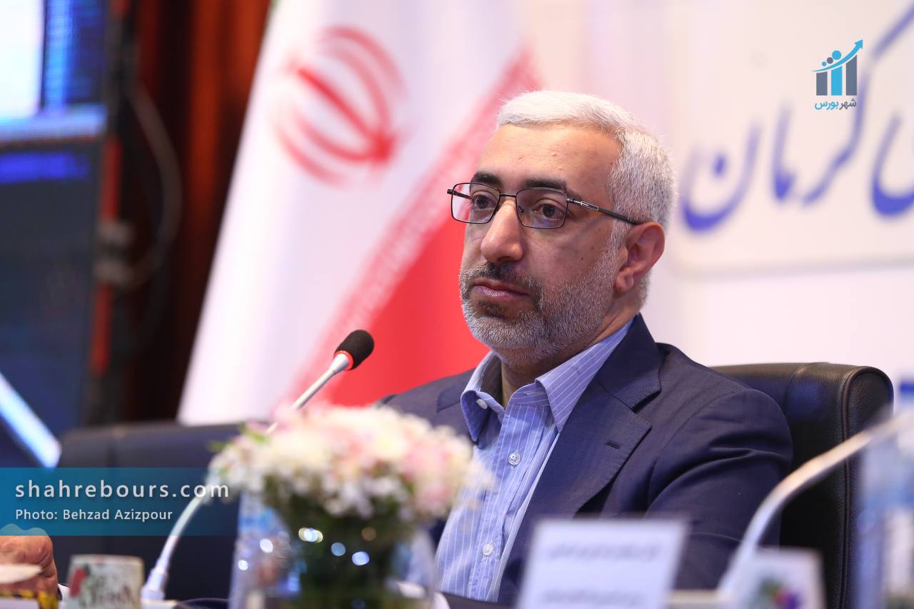 به دنبال رانت برای یک صنعت خاص نیستیم * برکناری رئیس سازمان بورس صحت ندارد - عشقی: روزانه یک میلیارد تومان سرمایه خرد وارد بازار می شود