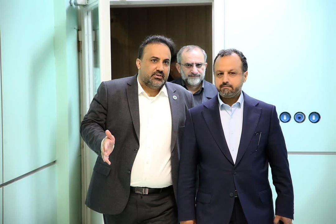 تقدیر دکتر خاندوزی از مدیرعامل شرکت پتروشیمی شازند