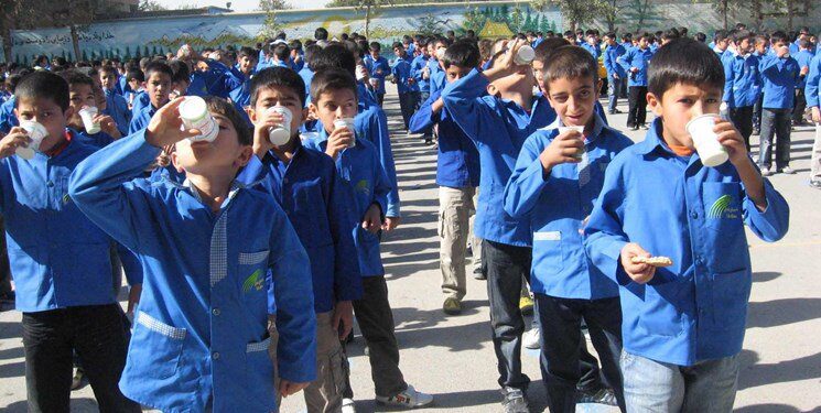 توزیع شیر رایگان در مدارس
