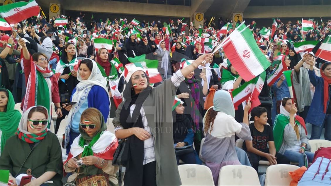 حضور زنان در ورزشگاه آزادی