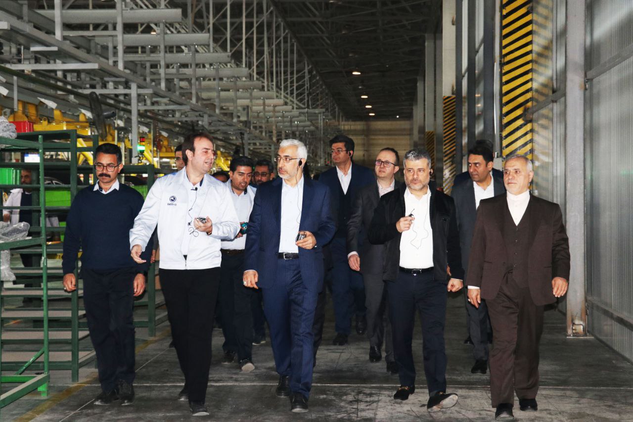 بازدید رئیس سازمان بورس از کارخانه و مجموعه های قطعه سازی کرمان موتور