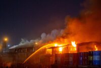آتش‌سوزی کارخانه رنگ در شهرک شهید سلیمی