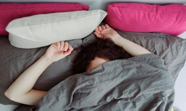 زنانی که کمبود خواب دارند بخوانند