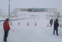 برف بزرگراه تبریز- اهر را مسدود کرد
