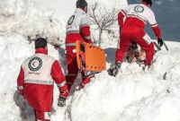 نجات کوهنوردان گرفتار در برف ارتفاعات شازند