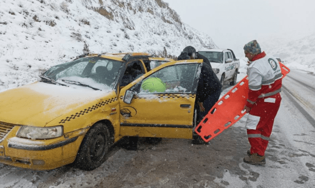 واژگونی خودرو سمند در هوراند، ۲ نفر را راهی بیمارستان کرد