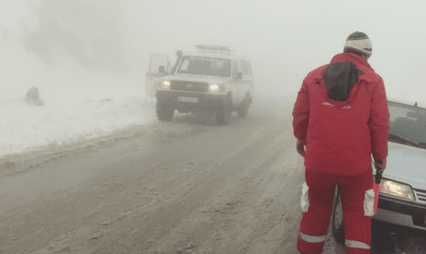 امدادرسانی امدادگران به ۴۷۱ نفر گرفتار شده در برف و کولاک