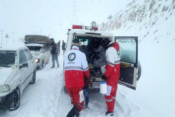 اسکان بیش از ۱۳۰۰ نفر گرفتار شده در برف