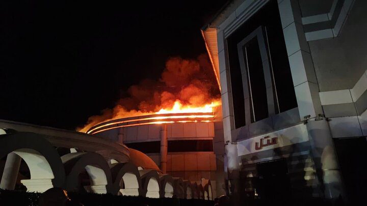 مهار آتش سوزی یک تالار در جاده انزلی