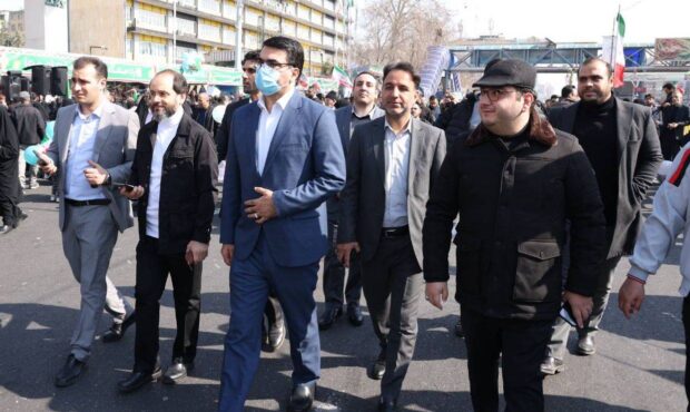مدیرعامل و مدیران بانک توسعه تعاون در راهپیمایی 22 بهمن حضور یافتند