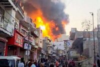 ۱۱ کشته در آتش‌سوزی کارخانه رنگ در هند