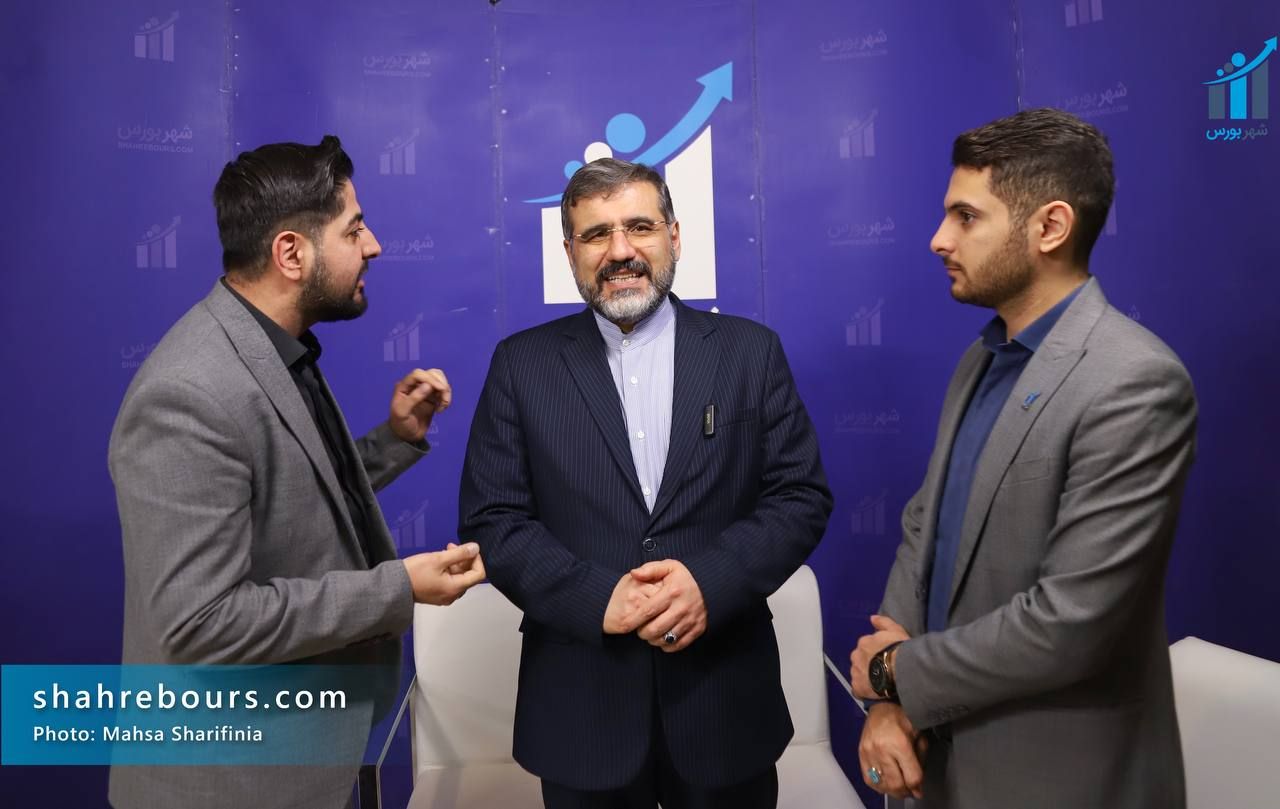 حضور وزیر ارشاد در غرفه شهر بورس