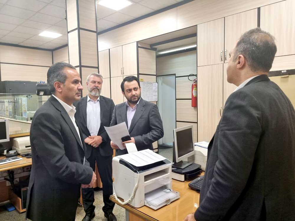 مدیرعامل بانک صادرات از برخی شعب بانک در ساعات کاری پایانی سال بازدید کرد