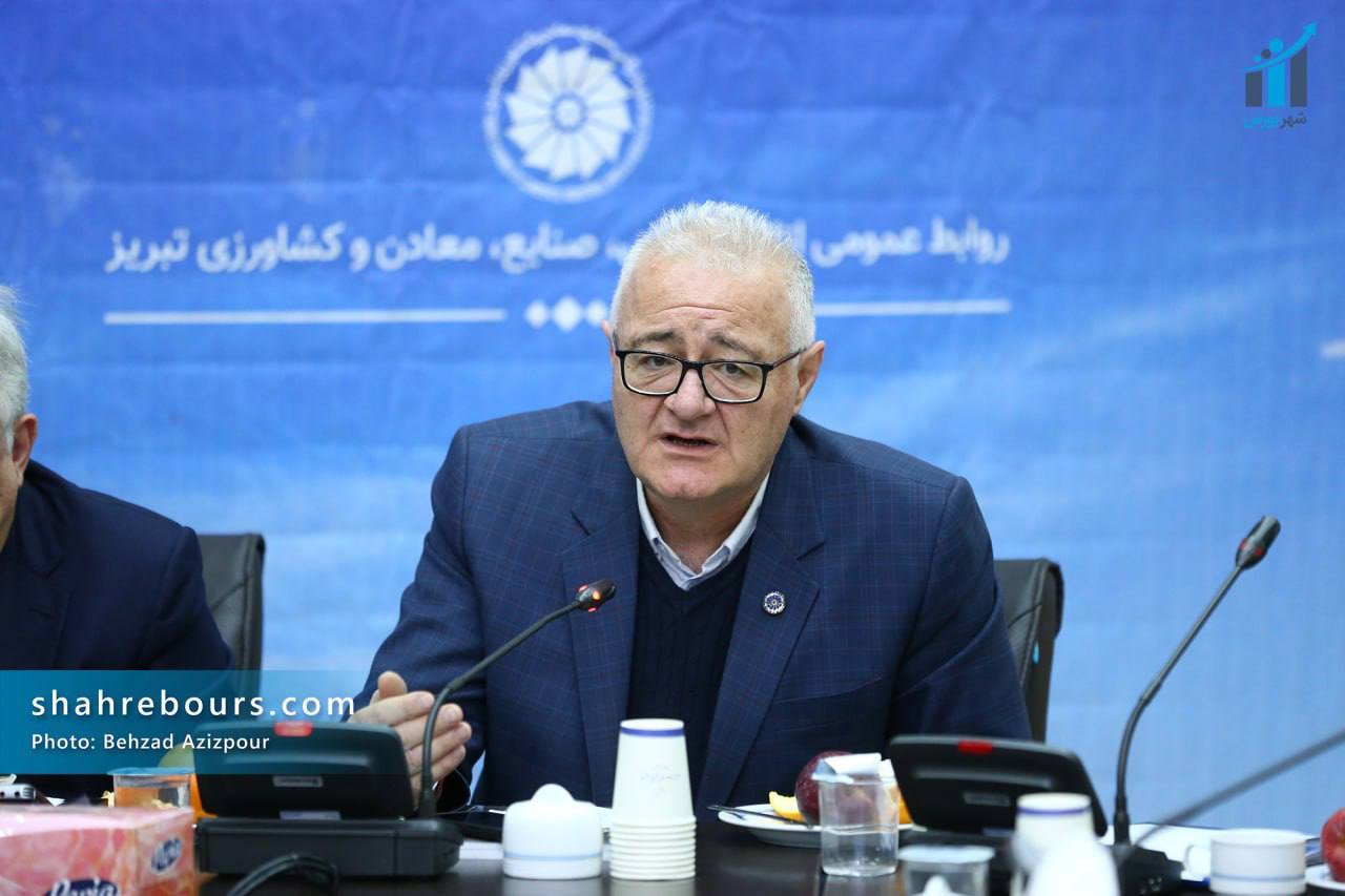 چند نرخی بودن ارز سرمنشاء فساد/ دولت با دلار ۹۰ تومانی ربع سکه می‌فروشد