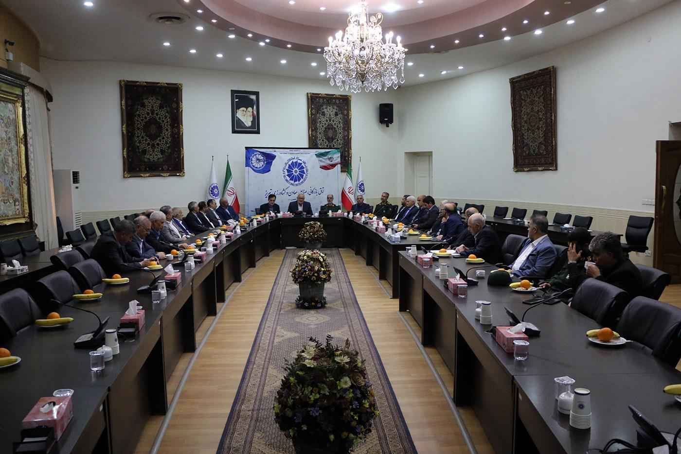 تجلیل از فعالان اقتصادی ایثارگر و آزاده استان