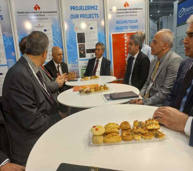 حضور هیئت اتاق بازرگانی تبریز در دومین نمایشگاه بین‌المللی انرژی پاک ازمیر