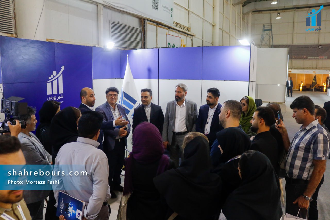 بازدید دانشجویان و اساتید مدیریت کسب و کار کیش از غرفه شهر بورس