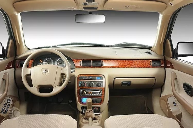 مقایسه خودروی سمند با پژو 405؛ کدام یک از نظر عملکرد فنی و ایمنی بهتر است؟