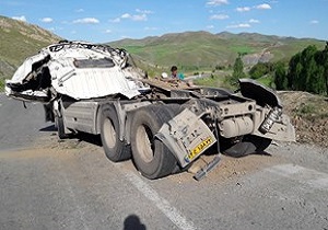 واژگونی تانکر حامل بنزین در محور سقز دیواندره