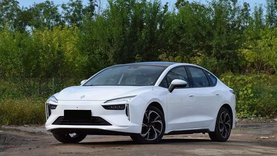 لونا برقی 2024