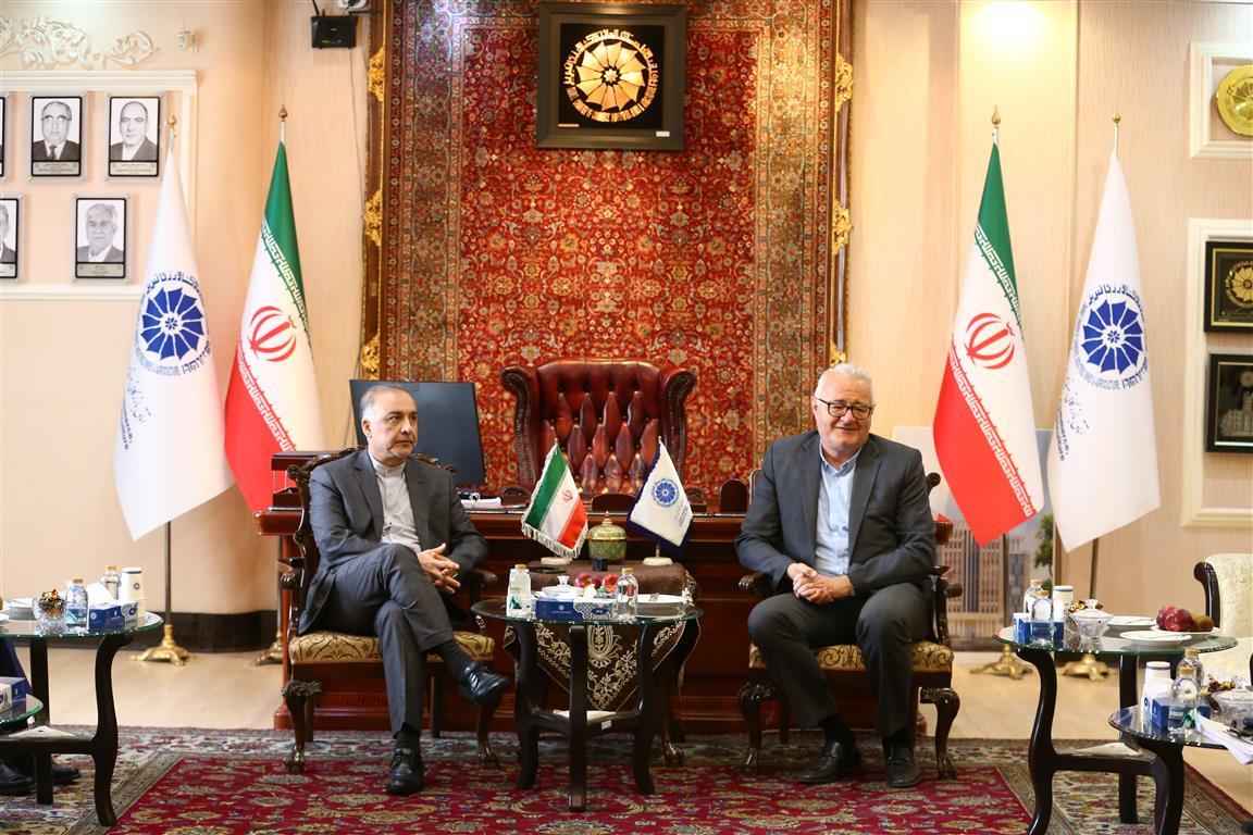 دیدار هیئت نمایندگان اتاق تبریز با سفیر ایران در ارمنستان