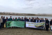 حضور شرکتهای بورسی دارویی در تالاب قوریگل به مناسبت روز ملی زمین پاک حضور شرکتهای بورسی دارویی در تالاب قوریگل به مناسبت روز ملی زمین پاک