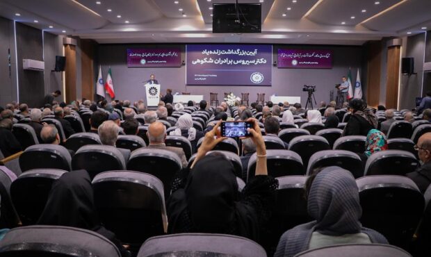 برگزاری آیین نکوداشت دکتر سیروس برادران شکوهی در اتاق بازرگانی تبریز برگزاری آیین نکوداشت دکتر سیروس برادران شکوهی در اتاق بازرگانی تبریز