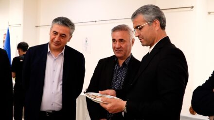 بازدید دو نفر از هیئت نمایندگان اتاق تبریز از نمایشگاه توانمندی‌ های کارآفرینی و فناوری‌ های نرم