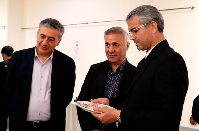 بازدید دو نفر از هیئت نمایندگان اتاق تبریز از نمایشگاه توانمندی‌ های کارآفرینی و فناوری‌ های نرم