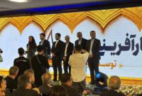 جایزه پیروز اهدا شد