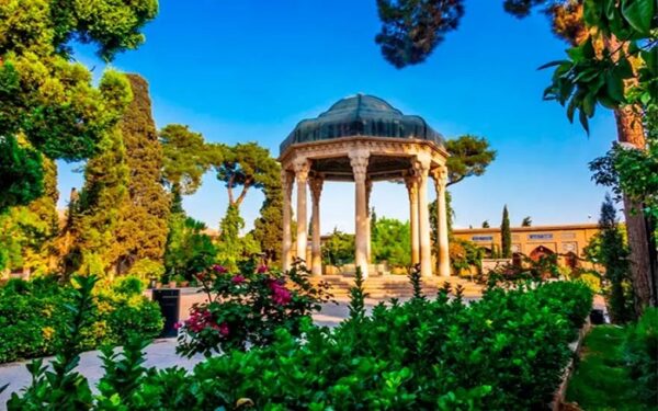 آرامگاه حافظ e1746436689350