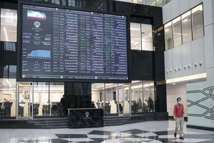 چرا نمادهای ایران خودرو و سایپا در بورس متوقف شدند؟