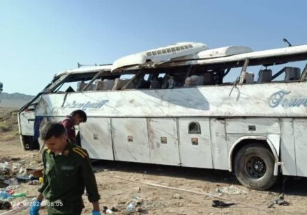 حادثه واژگونی اتوبوس در یزد؛ ۲۸ نفر مصدوم شدند + جزئیات
