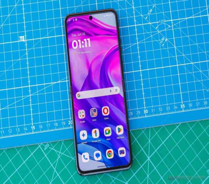 مقایسه Honor Magic Vs3 و Motorola Razr 50 Ultra