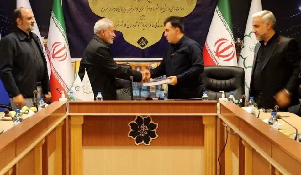 قرارداد بزرگترین سالن سرپوشیده ورزشی کشور در تبریز امضا شد