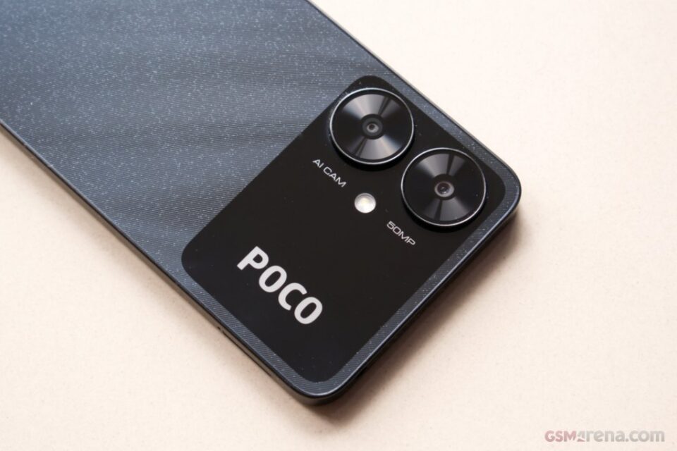 بررسی گوشی Poco M6