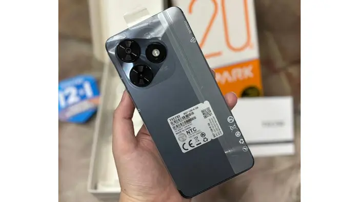 مقایسه Play9C و Tecno Spark 20C